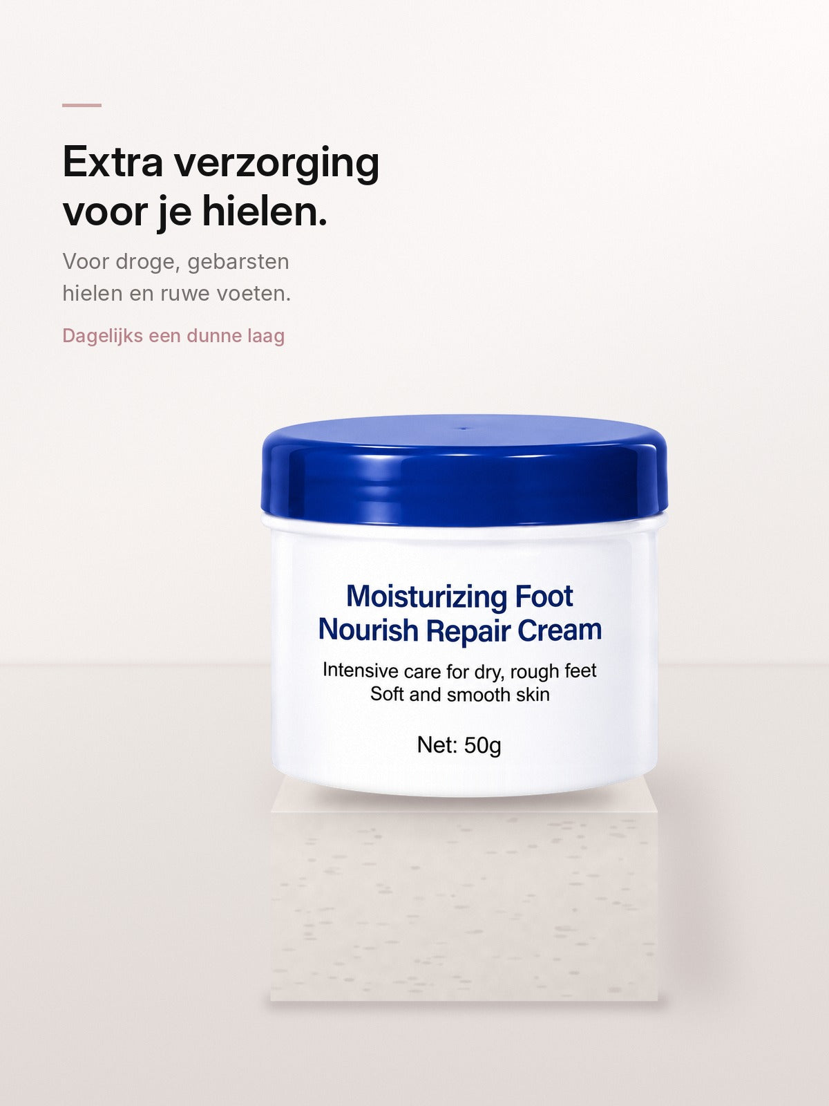 Voedende voetcrème op een stenen sokkel